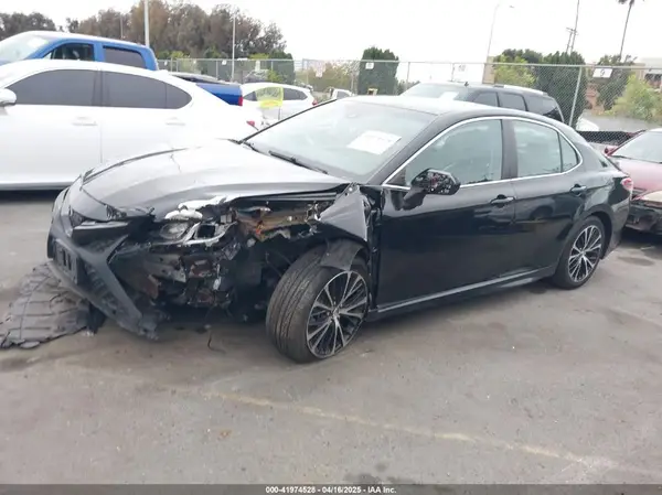 4T1B11HKXJU097151 2018 TOYOTA CAMRY - Image 2
