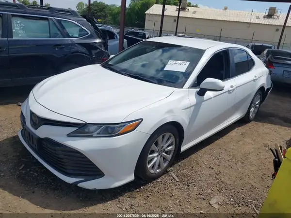 4T1B11HKXJU097182 2018 TOYOTA CAMRY - Image 2