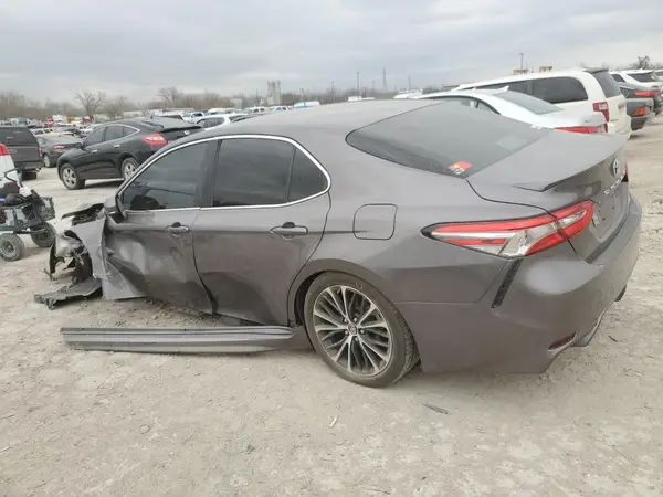 4T1B11HKXJU098896 2018 TOYOTA CAMRY - Image 2