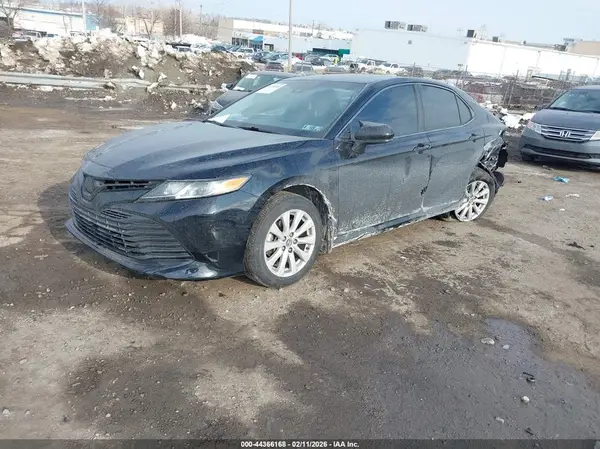4T1B11HKXJU099370 2018 TOYOTA CAMRY - Image 2