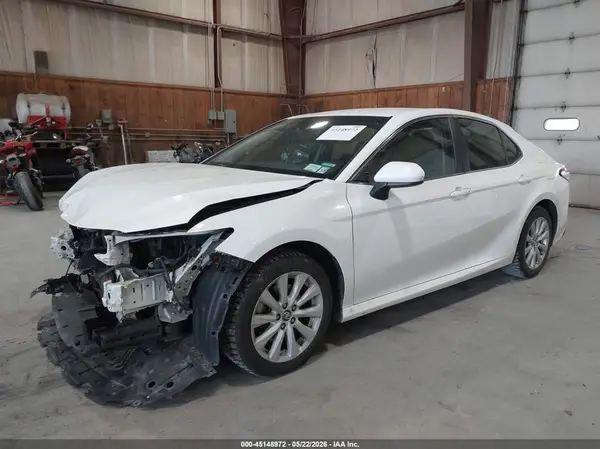 4T1B11HKXJU100324 2018 TOYOTA CAMRY - Image 2
