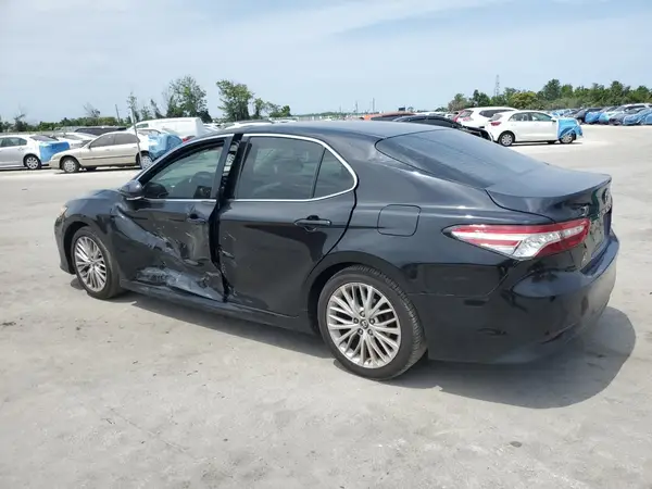 4T1B11HKXJU101909 2018 TOYOTA CAMRY - Image 2