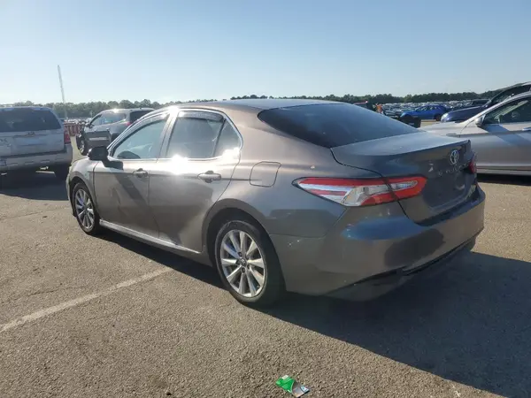 4T1B11HKXJU103630 2018 TOYOTA CAMRY - Image 2