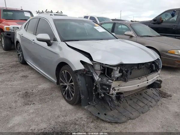 4T1B11HKXJU104549 2018 TOYOTA CAMRY - Image 1