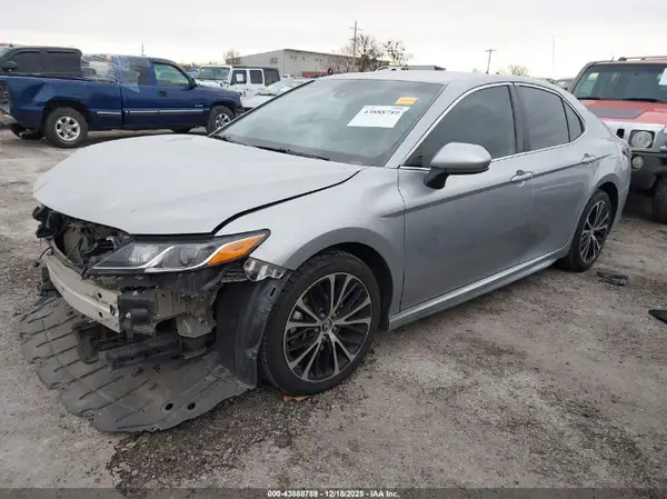 4T1B11HKXJU104549 2018 TOYOTA CAMRY - Image 2