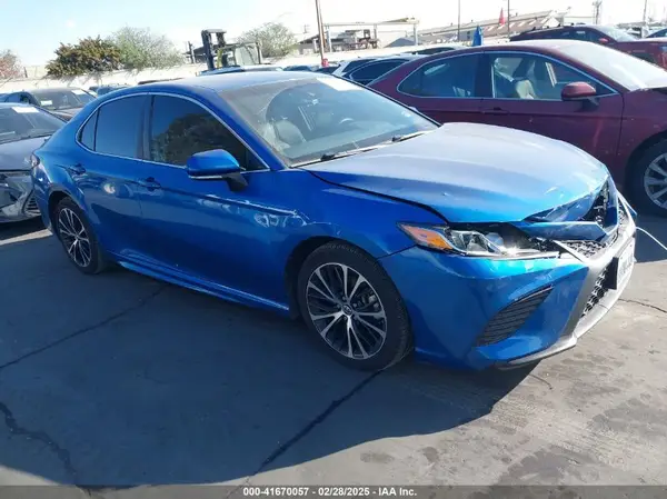 4T1B11HKXJU106558 2018 TOYOTA CAMRY - Image 1