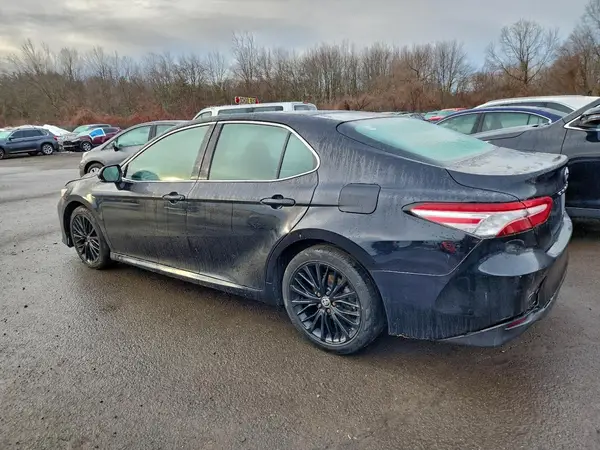 4T1B11HKXJU106950 2018 TOYOTA CAMRY - Image 2