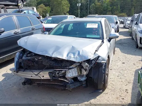 4T1B11HKXJU106964 2018 TOYOTA CAMRY - Image 2