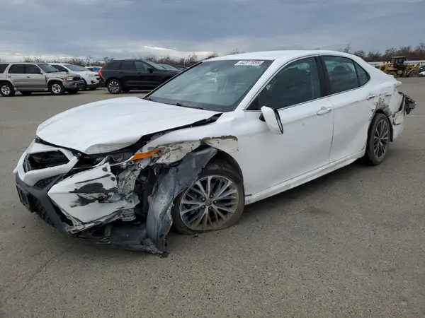 4T1B11HKXJU109427 2018 TOYOTA CAMRY - Image 1