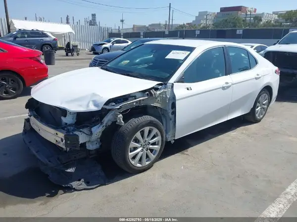 4T1B11HKXJU110027 2018 TOYOTA CAMRY - Image 2