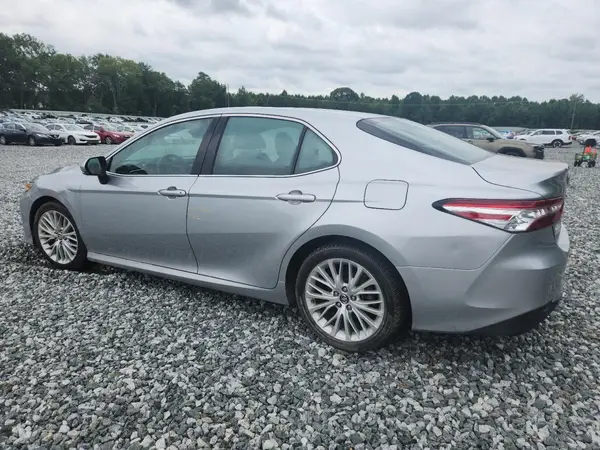 4T1B11HKXJU110397 2018 TOYOTA CAMRY - Image 2