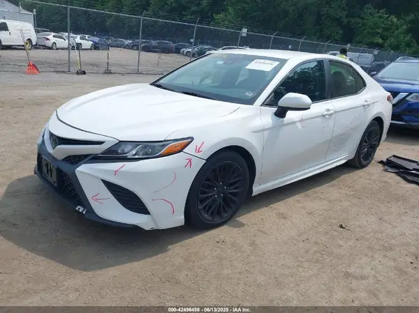 4T1B11HKXJU111002 2018 TOYOTA CAMRY - Image 2