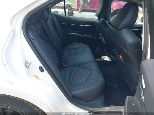 4T1B11HKXJU111002 2018 TOYOTA CAMRY - Image 8