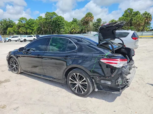4T1B11HKXJU111694 2018 TOYOTA CAMRY - Image 2