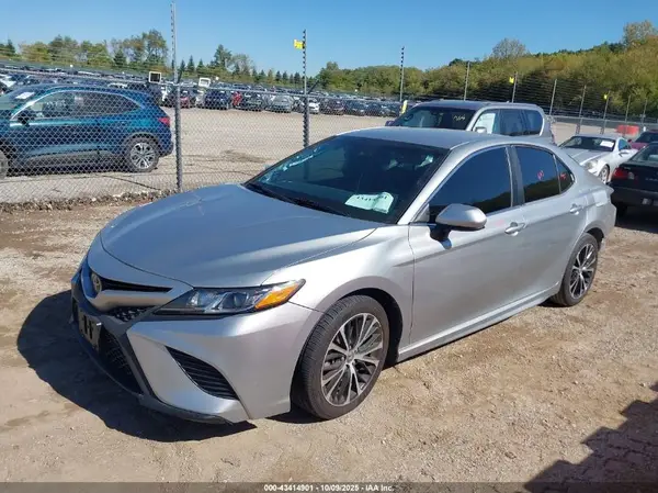 4T1B11HKXJU113378 2018 TOYOTA CAMRY - Image 2