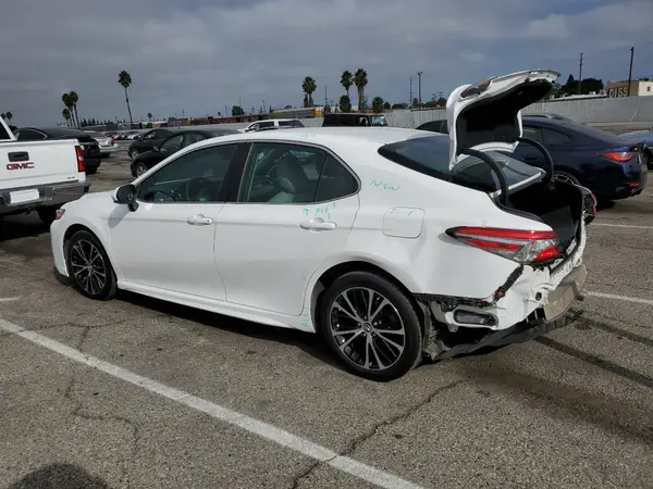 4T1B11HKXJU118726 2018 TOYOTA CAMRY - Image 2