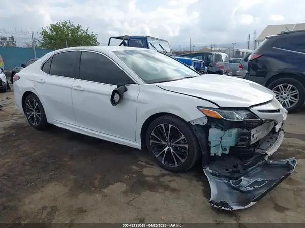 4T1B11HKXJU123120 2018 TOYOTA CAMRY - Image 1