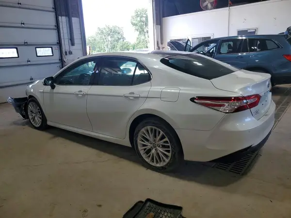 4T1B11HKXJU125384 2018 TOYOTA CAMRY - Image 2
