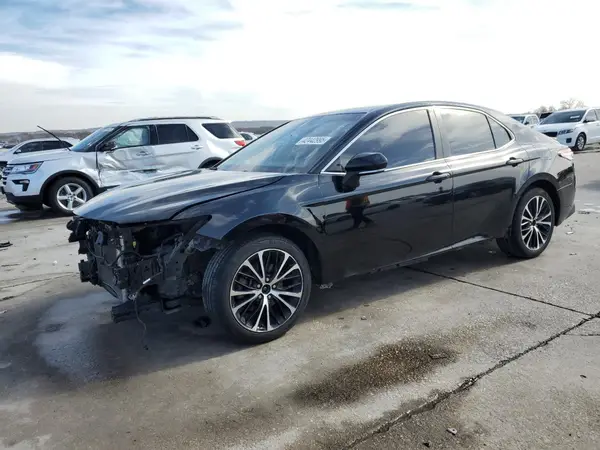 4T1B11HKXJU130262 2018 TOYOTA CAMRY - Image 1