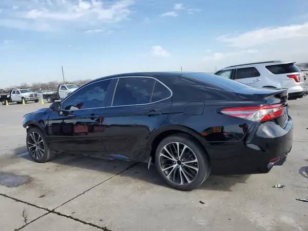 4T1B11HKXJU130262 2018 TOYOTA CAMRY - Image 2