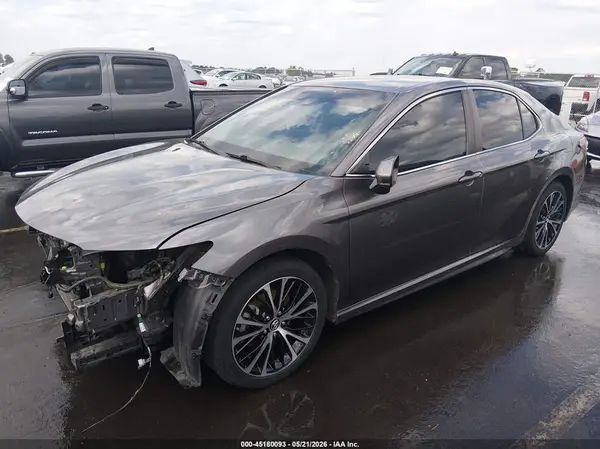 4T1B11HKXJU131170 2018 TOYOTA CAMRY - Image 2
