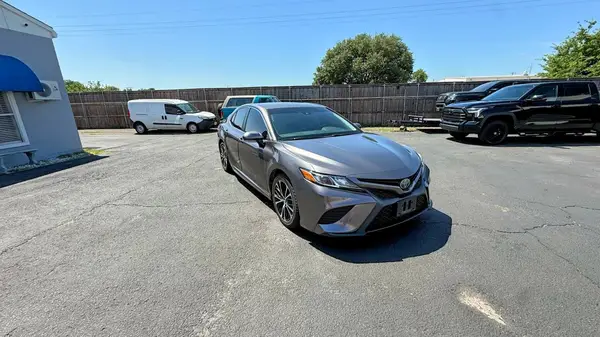 4T1B11HKXJU131556 2018 TOYOTA CAMRY - Image 1