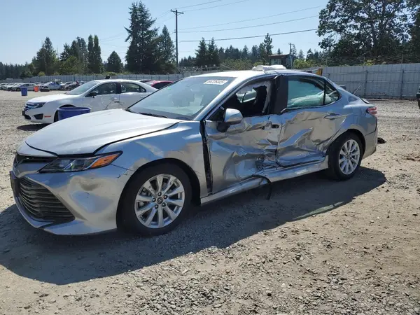 4T1B11HKXJU131752 2018 TOYOTA CAMRY - Image 1