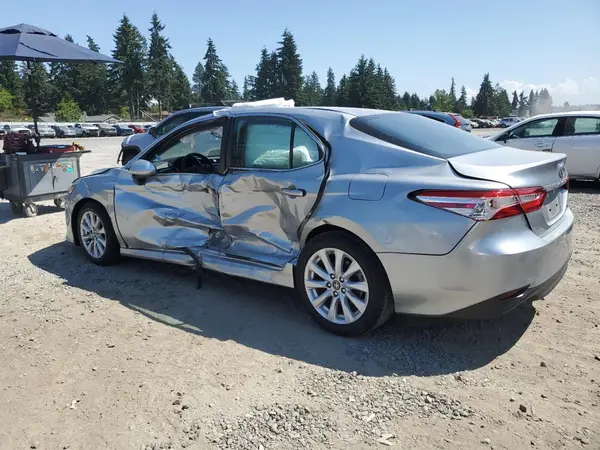 4T1B11HKXJU131752 2018 TOYOTA CAMRY - Image 2