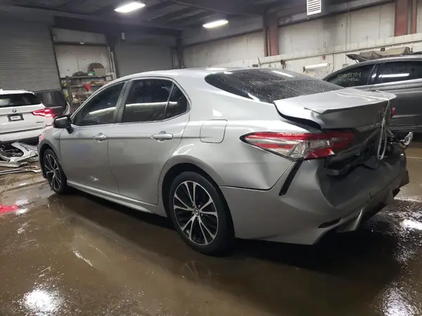 4T1B11HKXJU133761 2018 TOYOTA CAMRY - Image 2