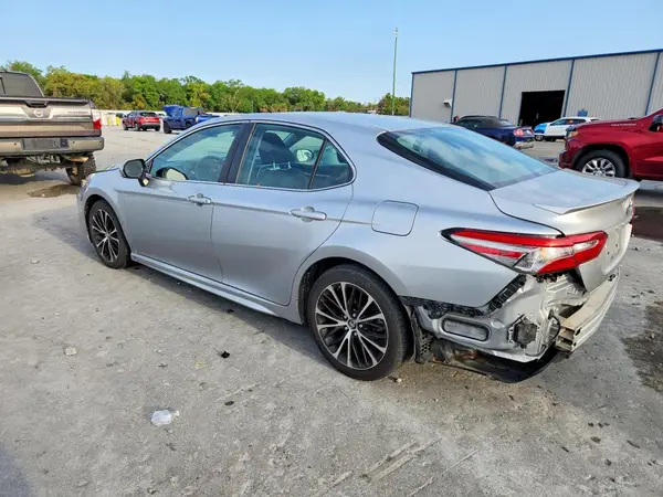 4T1B11HKXJU133968 2018 TOYOTA CAMRY - Image 2
