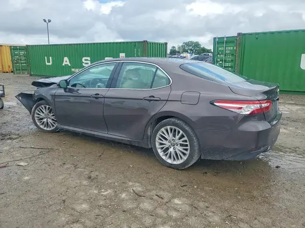 4T1B11HKXJU134165 2018 TOYOTA CAMRY - Image 2