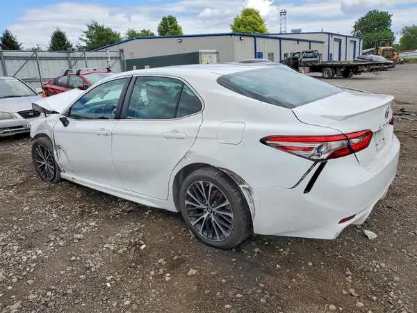 4T1B11HKXJU134974 2018 TOYOTA CAMRY - Image 2
