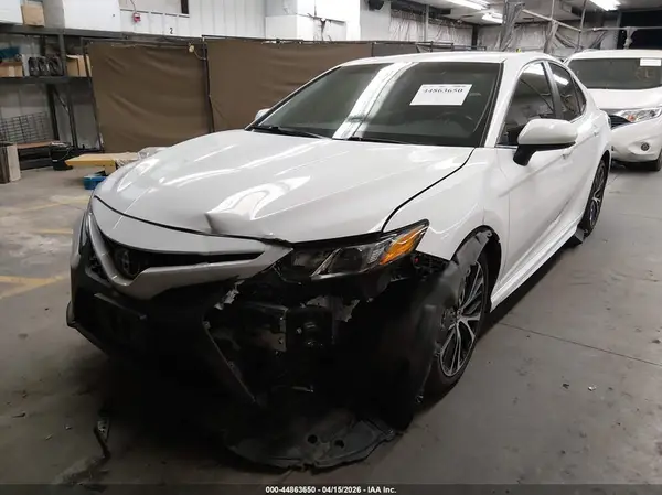 4T1B11HKXJU136014 2018 TOYOTA CAMRY - Image 2