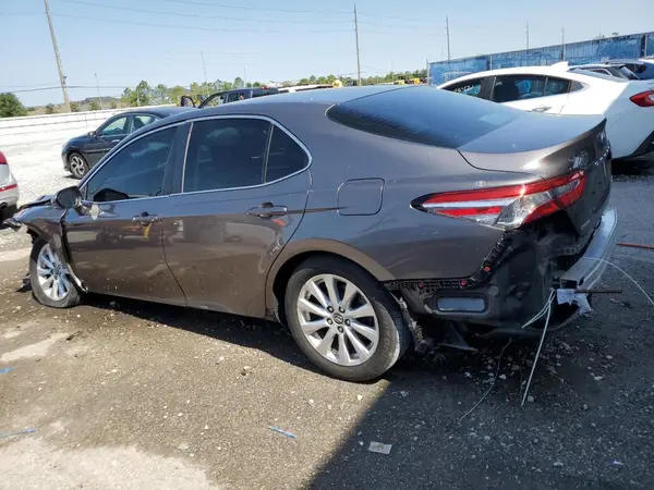 4T1B11HKXJU136725 2018 TOYOTA CAMRY - Image 2
