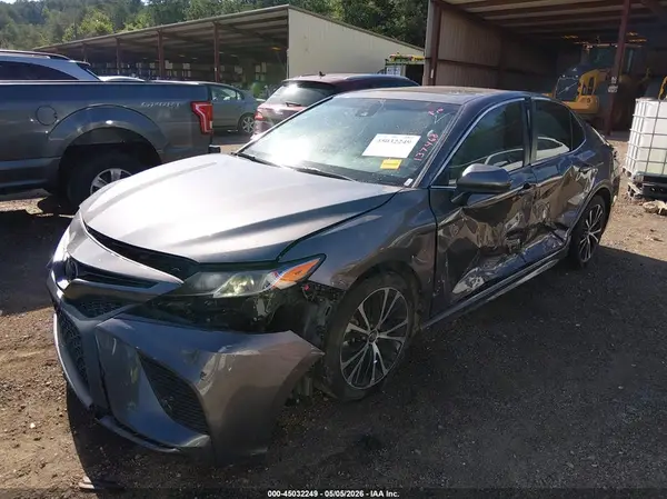 4T1B11HKXJU137468 2018 TOYOTA CAMRY - Image 2