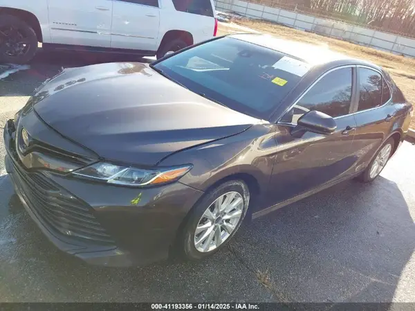 4T1B11HKXJU139821 2018 TOYOTA CAMRY - Image 2