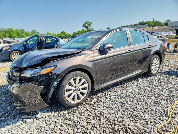 4T1B11HKXJU141486 2018 TOYOTA CAMRY - Image 1