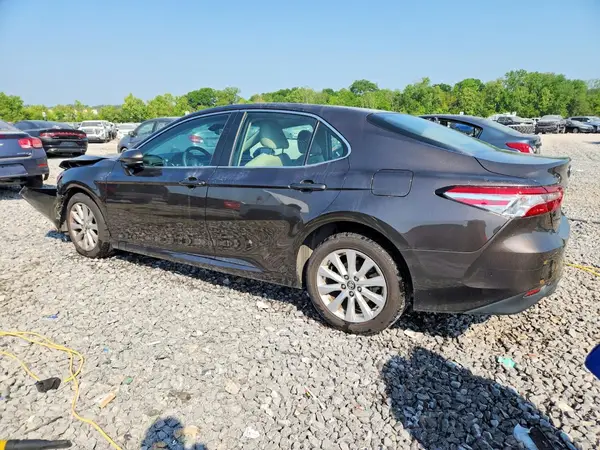 4T1B11HKXJU141486 2018 TOYOTA CAMRY - Image 2