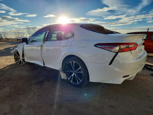4T1B11HKXJU141603 2018 TOYOTA CAMRY - Image 2