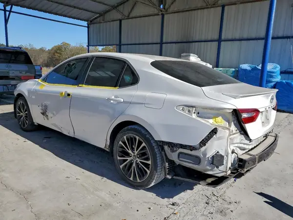 4T1B11HKXJU142833 2018 TOYOTA CAMRY - Image 2