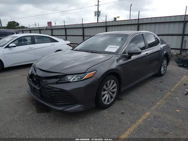 4T1B11HKXJU143335 2018 TOYOTA CAMRY - Image 2