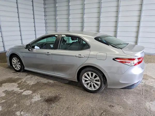 4T1B11HKXJU143433 2018 TOYOTA CAMRY - Image 2