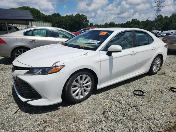 4T1B11HKXJU143948 2018 TOYOTA CAMRY - Image 1