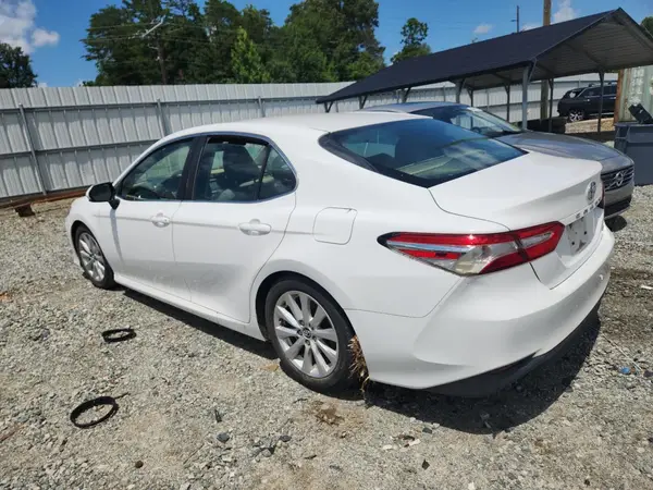 4T1B11HKXJU143948 2018 TOYOTA CAMRY - Image 2