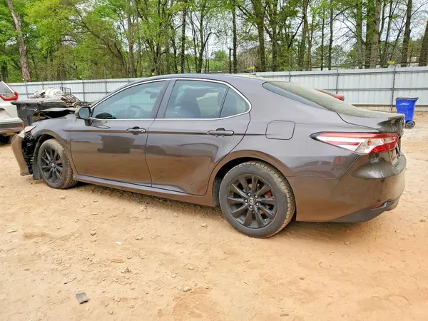 4T1B11HKXJU143979 2018 TOYOTA CAMRY - Image 2