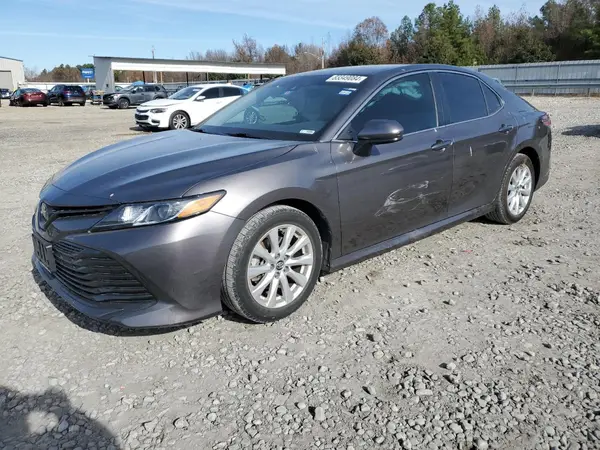 4T1B11HKXJU144694 2018 TOYOTA CAMRY - Image 1