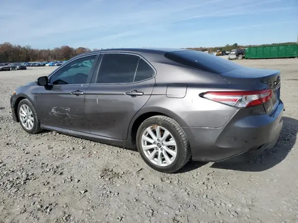 4T1B11HKXJU144694 2018 TOYOTA CAMRY - Image 2