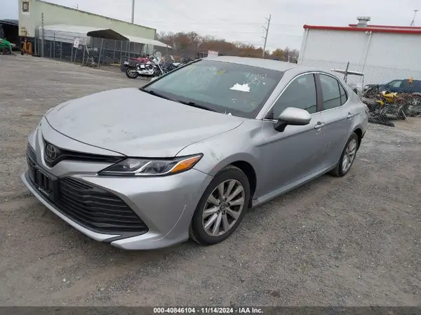 4T1B11HKXJU144968 2018 TOYOTA CAMRY - Image 2
