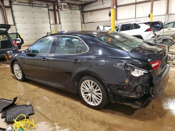 4T1B11HKXJU145831 2018 TOYOTA CAMRY - Image 2