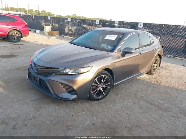 4T1B11HKXJU149569 2018 TOYOTA CAMRY - Image 2